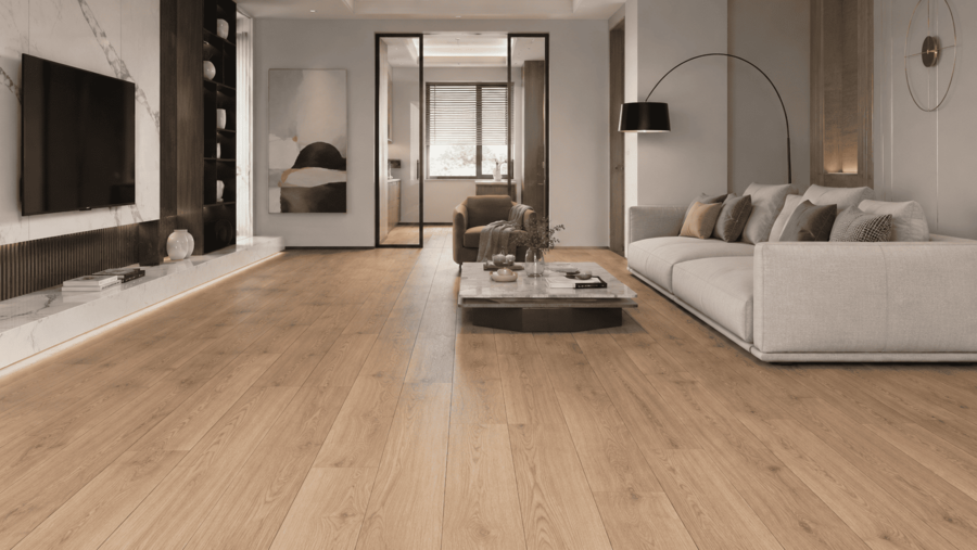 Klik PVC leggen in een moderne woonkamer met brede houtlook planken voor een strakke en duurzame vloer